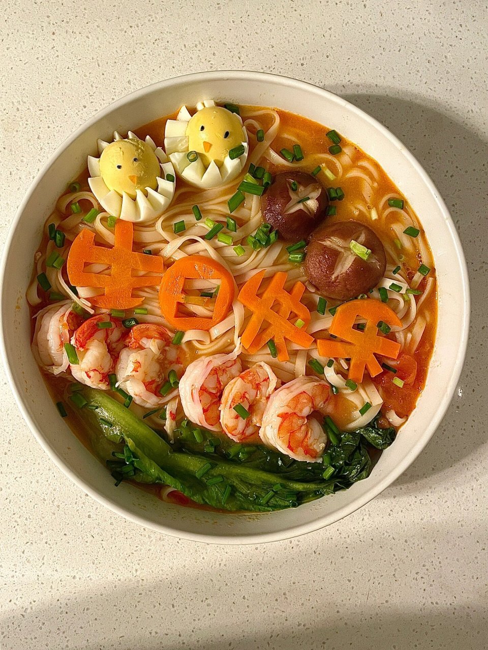 生日面条好看图片  🍜这张生日面条的图片真是太好看了!