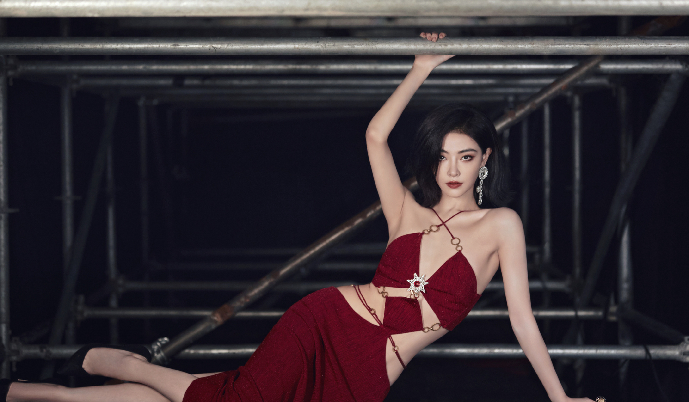 许佳琪生日美照,红裙的kiki魅力无限