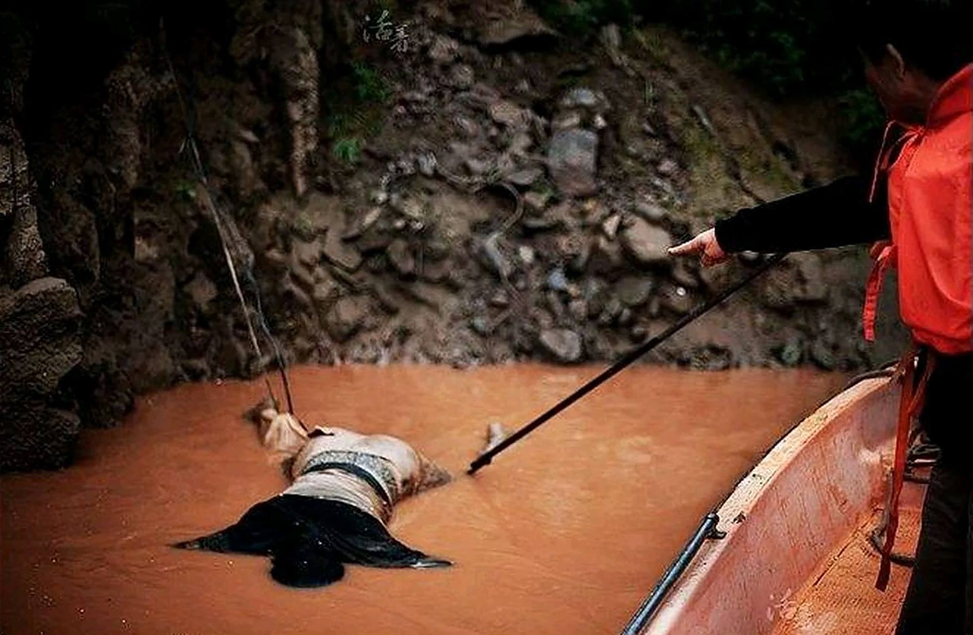 《黄河捞尸人的禁忌与故事》    黄河,作为中国的母亲河,见证了无数的