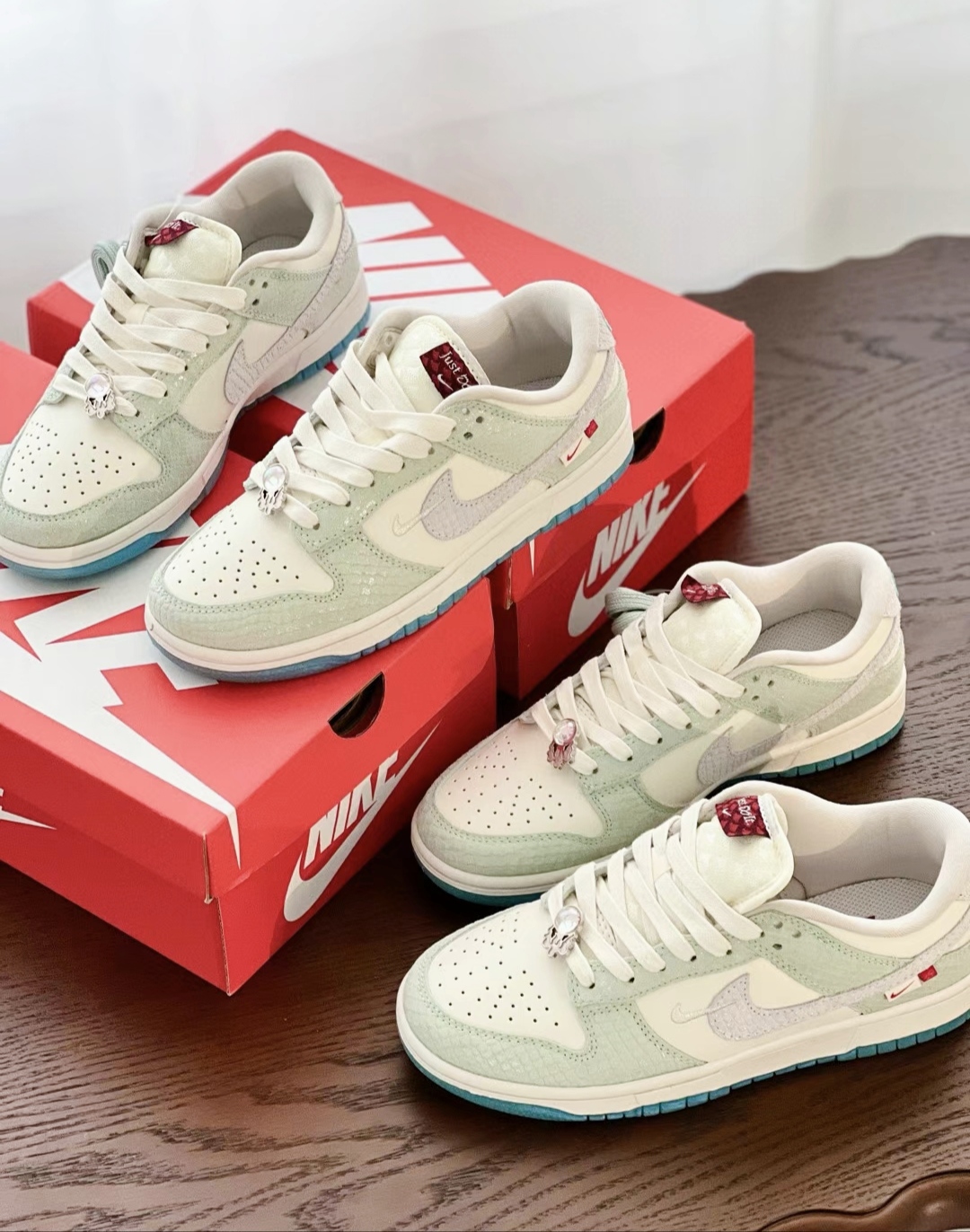 喜欢这款色彩搭配的鞋子