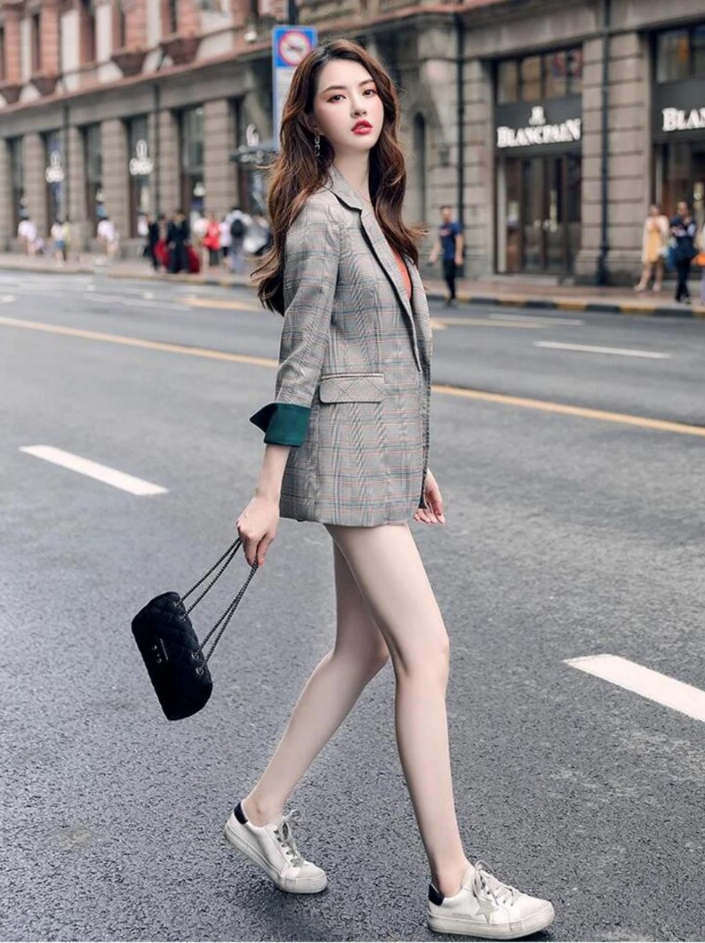最近又火了一种穿搭:叫"小西装 春鞋",时髦洋气显身材,小姐姐都在穿