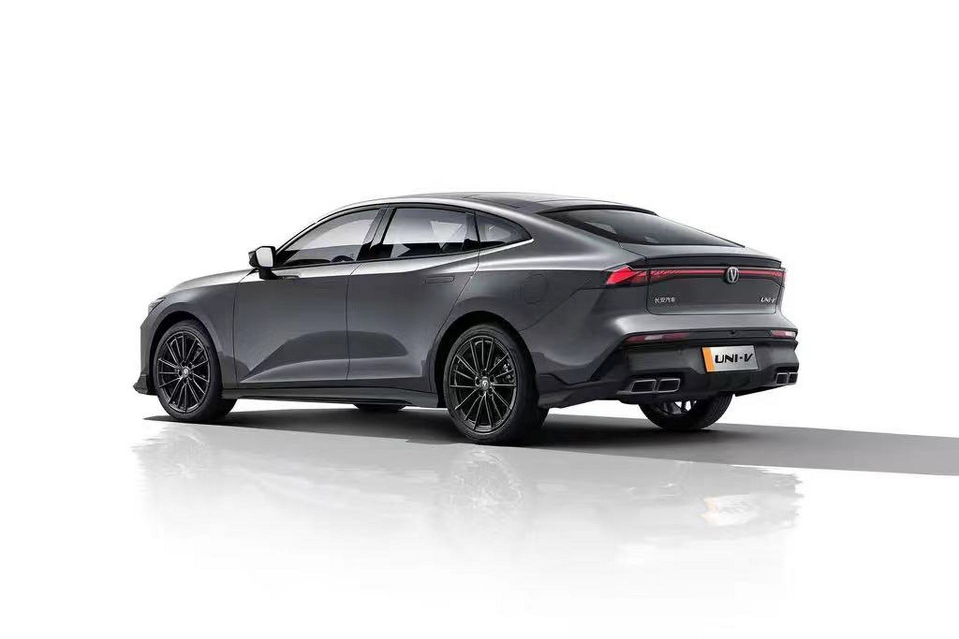 长安uni-v年初降价来袭,虽然说降价幅度不是很大,对于一直追求性能和