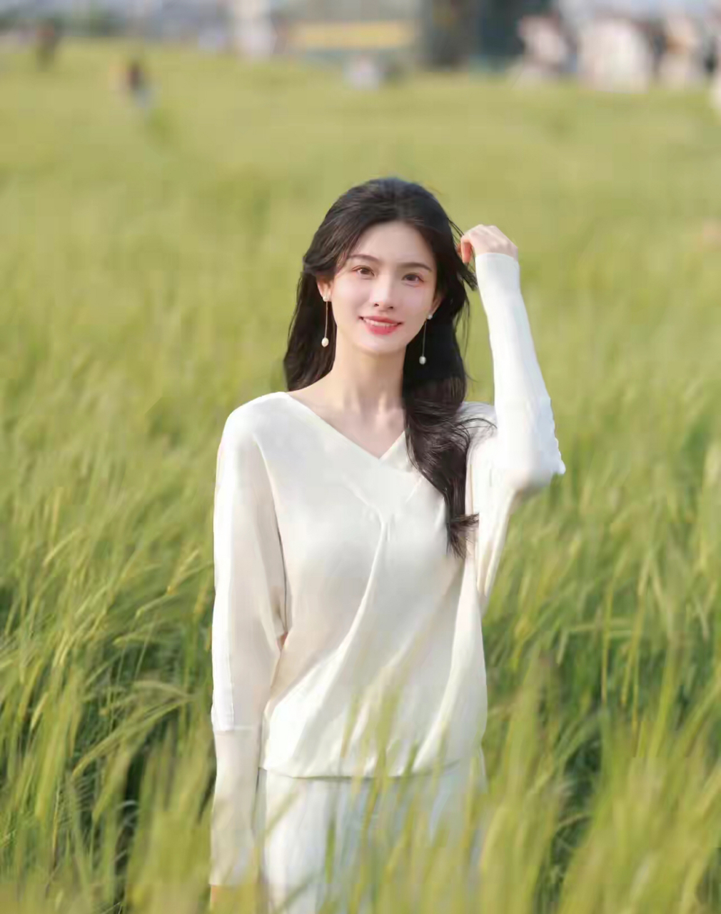 温文尔雅的女人!她如同细雨中的丁香,静静地绽放着独特的魅力.