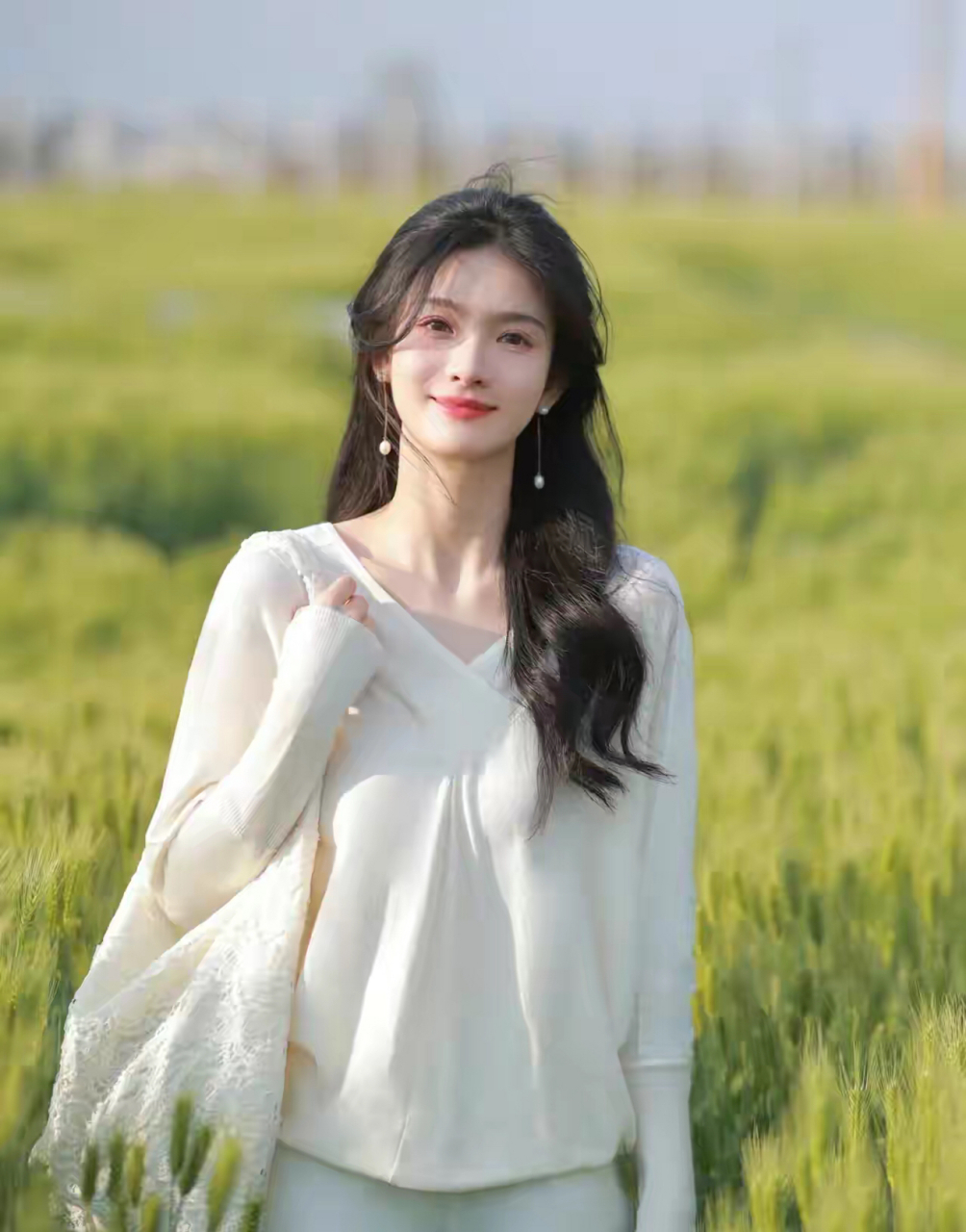 温文尔雅的女人!她如同细雨中的丁香,静静地绽放着独特的魅力.