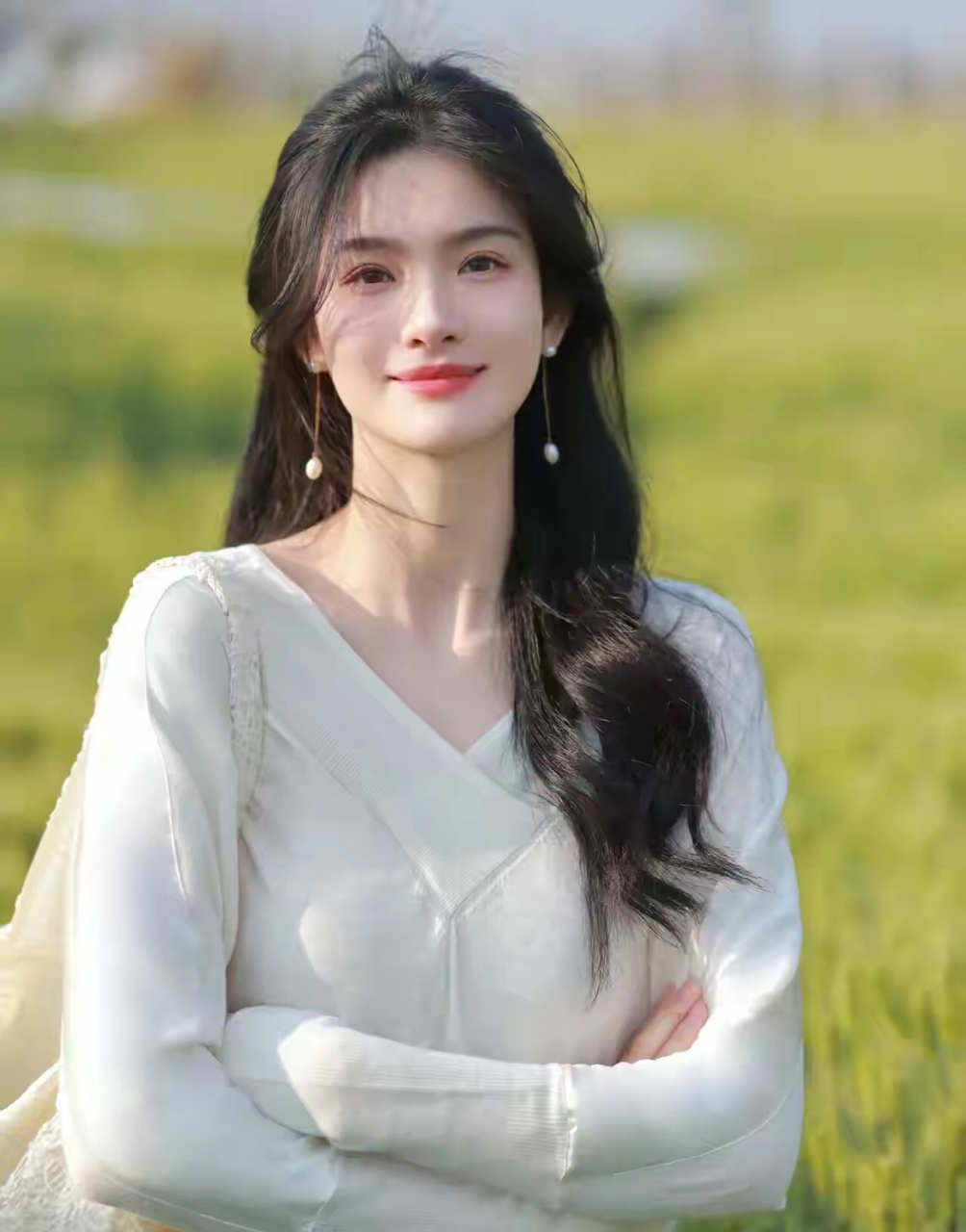 温文尔雅的女人!她如同细雨中的丁香,静静地绽放着独特的魅力.