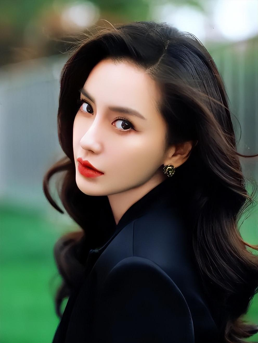 华丽回归?"沉寂"四个月杨颖惊艳亮相,依旧实力犹存