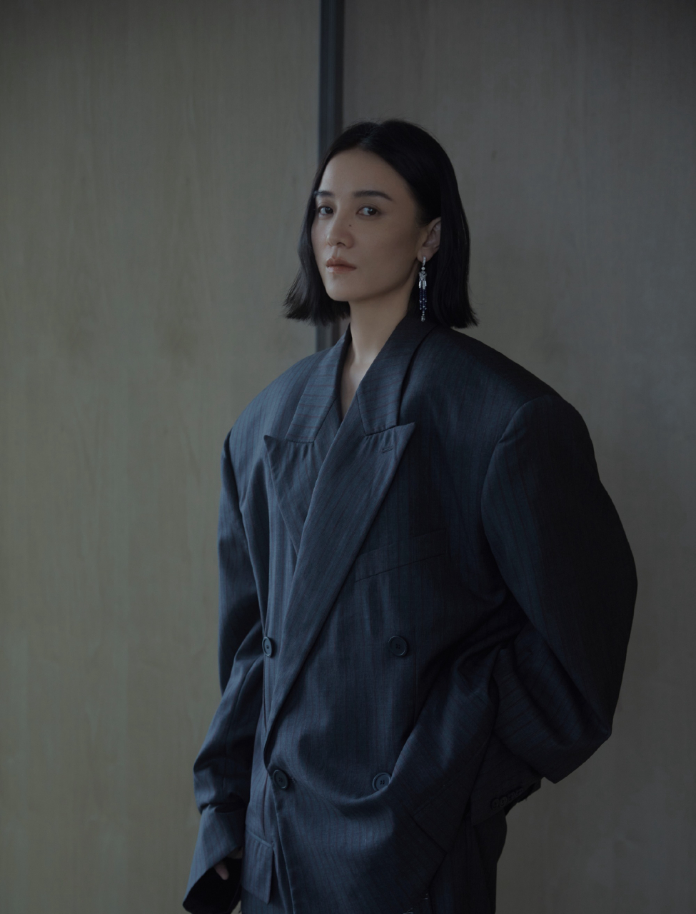 宋佳短发红毯造型:自由宁静,利落飒爽