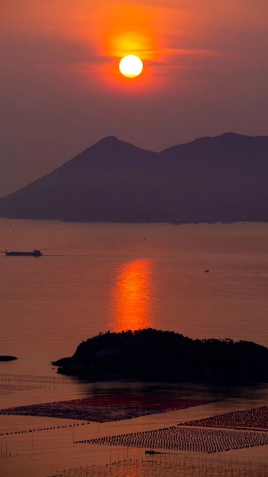 西下斜阳余晖飘渺