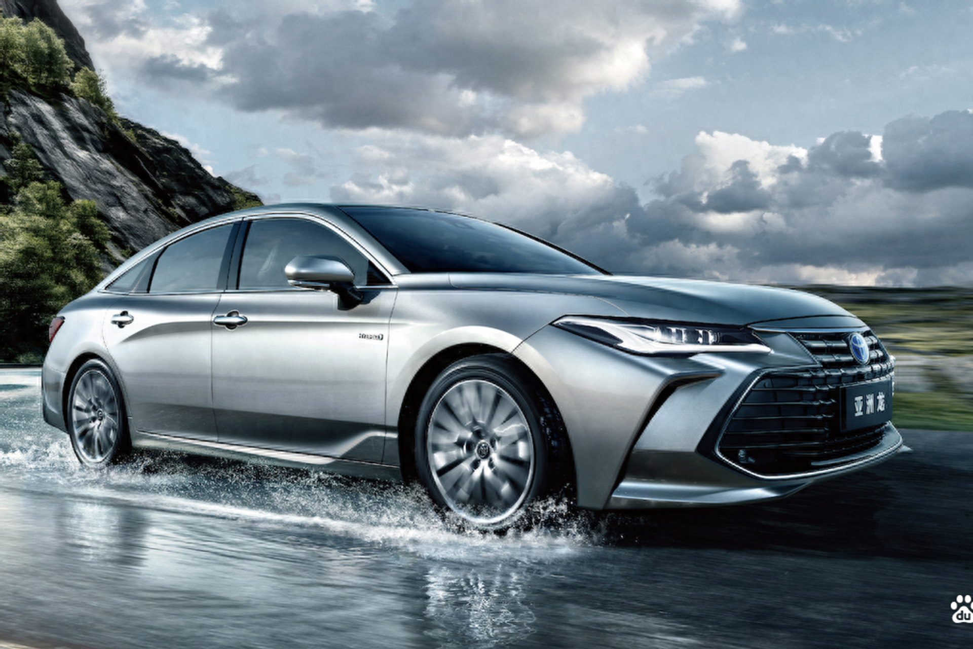 一汽丰田亚洲龙在b级轿车市场脱颖而出,凭借b 级别优势,精致外观,宽敞