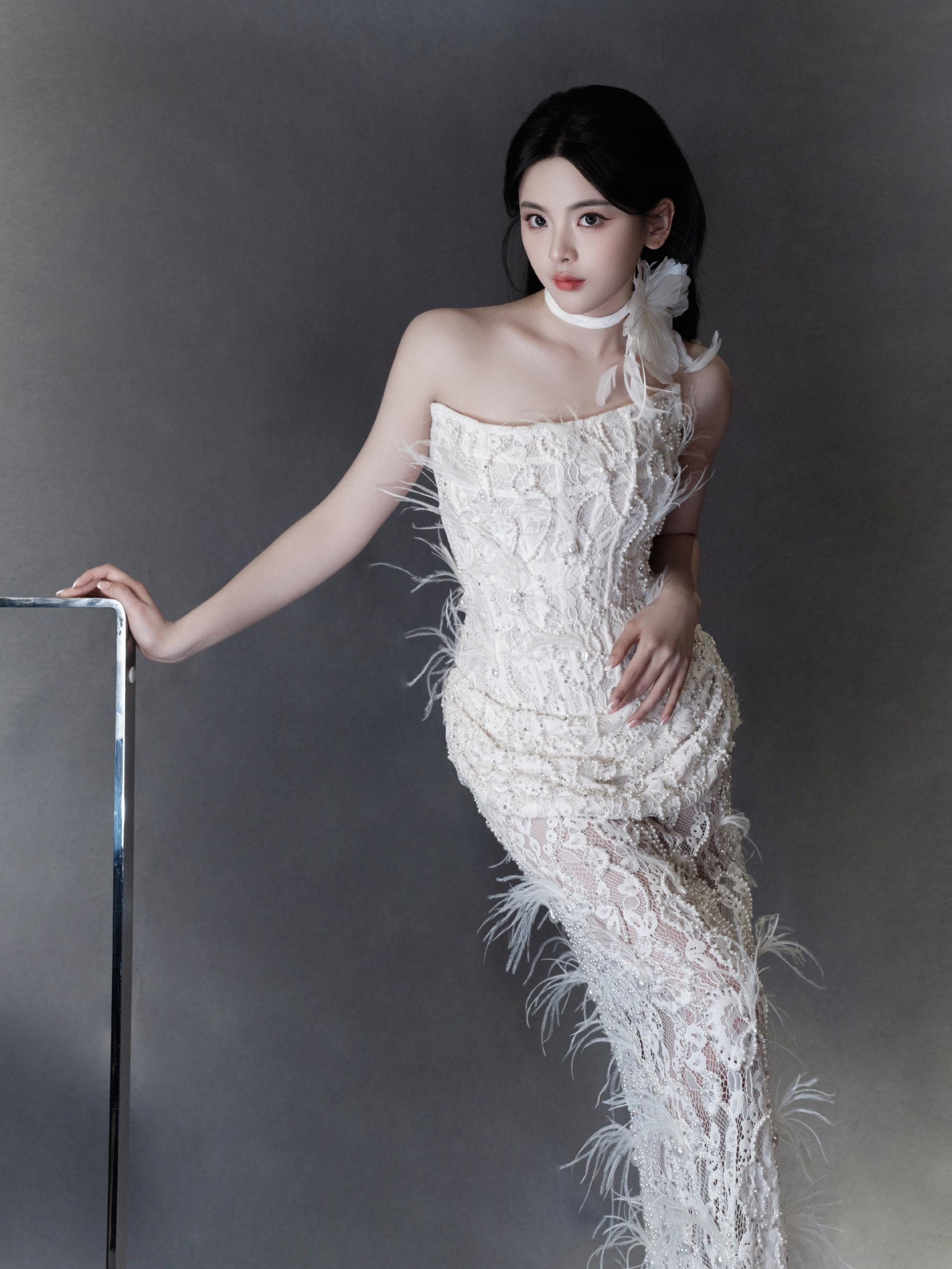 杨超越钉珠蕾丝裙#绝美啊  杨超越今晚身穿钉珠蕾丝礼服裙亮相