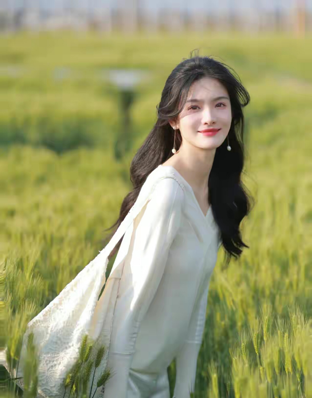 温文尔雅的女人!她如同细雨中的丁香,静静地绽放着独特的魅力.