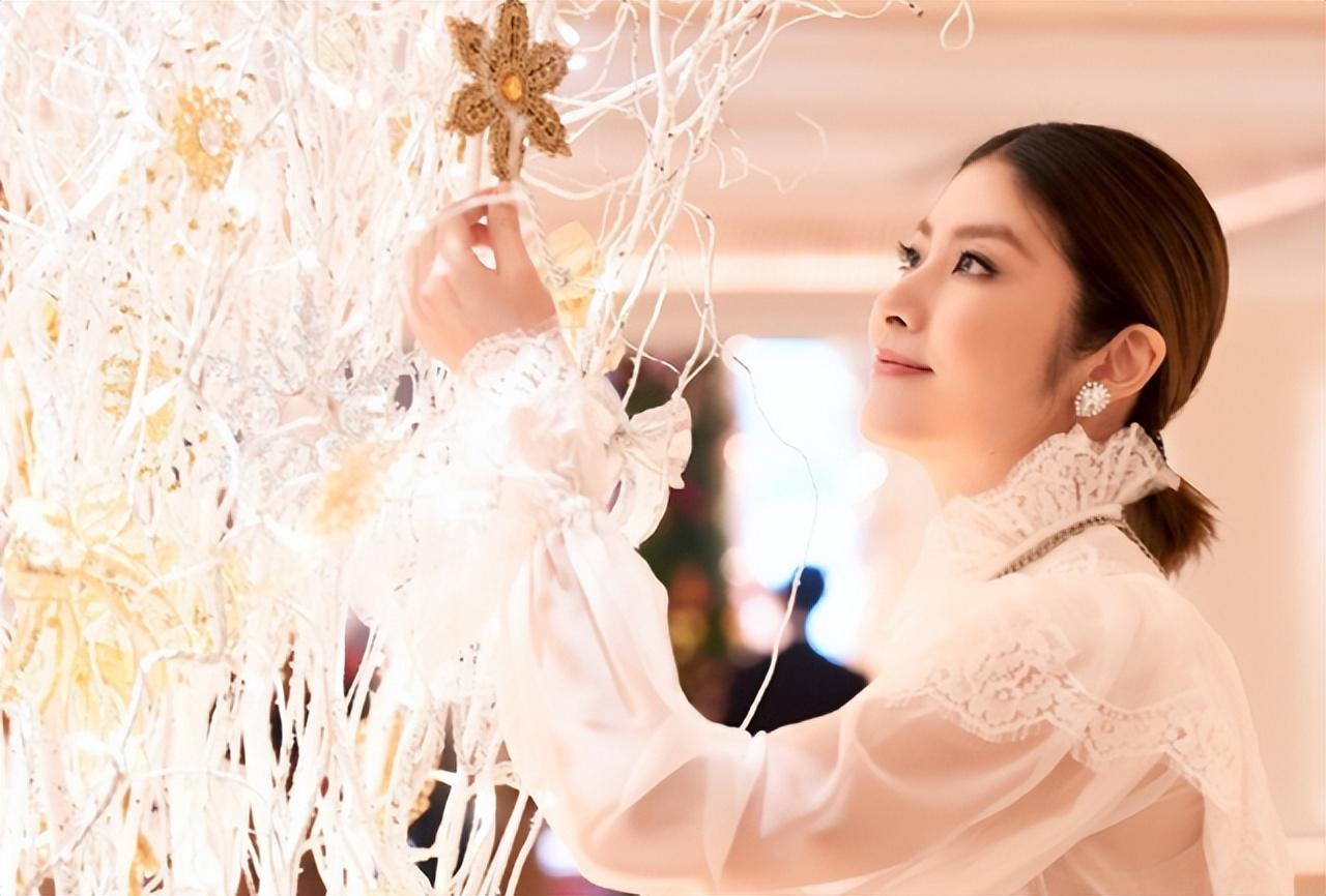 回顾陈慧琳出身豪门36岁嫁相爱16年的富二代初恋41岁高龄生2胎