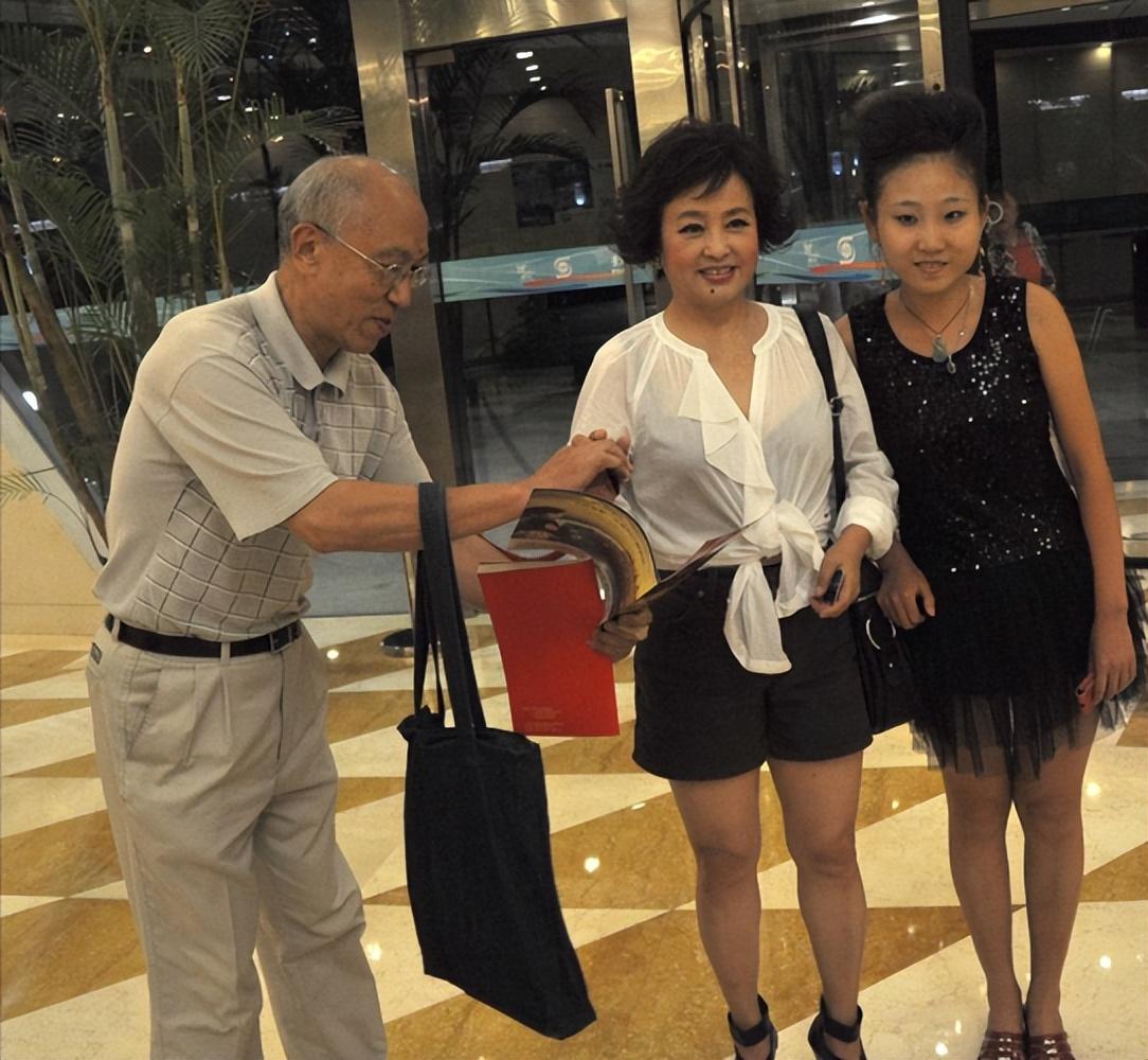 回顾朱明瑛的儿子心疼离异单身母亲最大的孝心是经营好婚姻