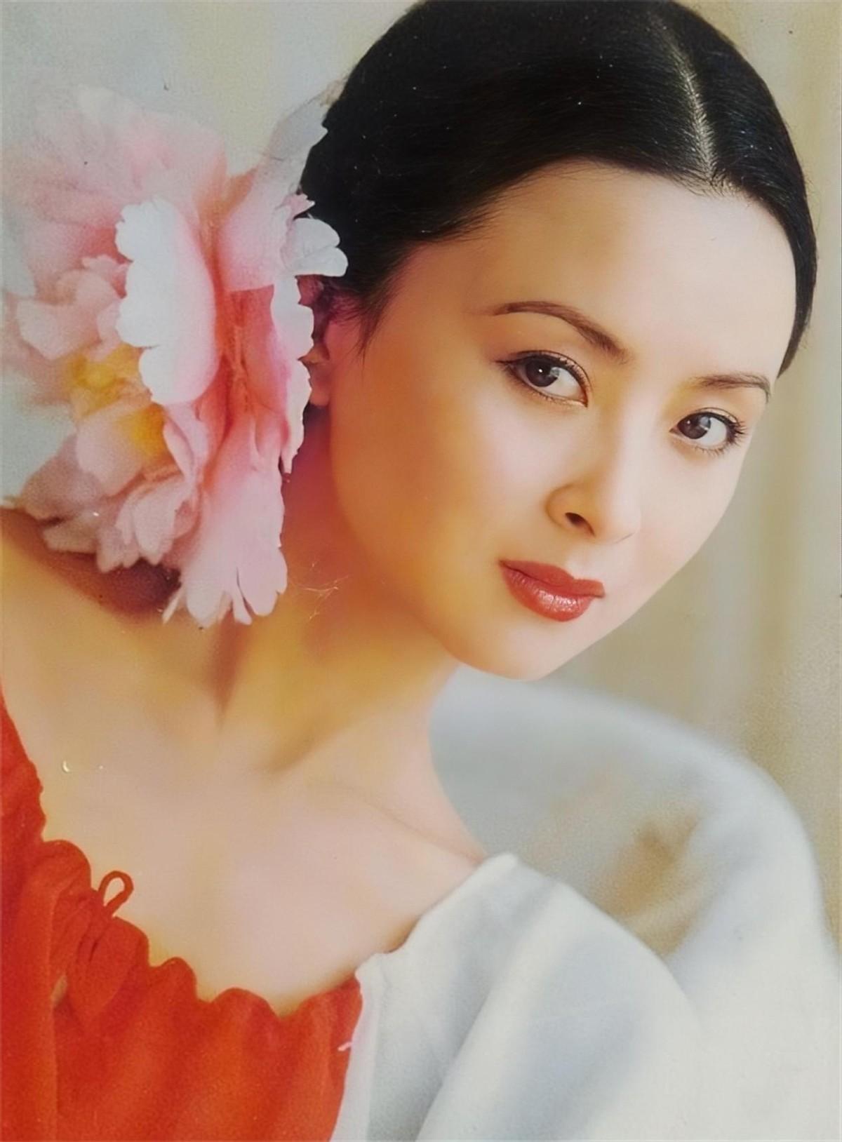 回顾周洁在生命最后时刻执意包机从美回国5天后在故土离去