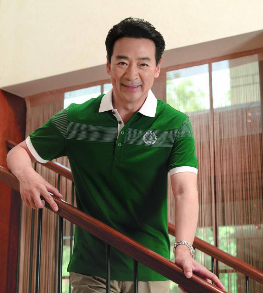 回顾寇振海49岁娶小24岁女星李婷今生今世为爱妻遮风挡雨