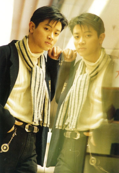 1995年,第8届金鹿杯国际流行音乐节,他获得了个人演唱第一名,同年,他