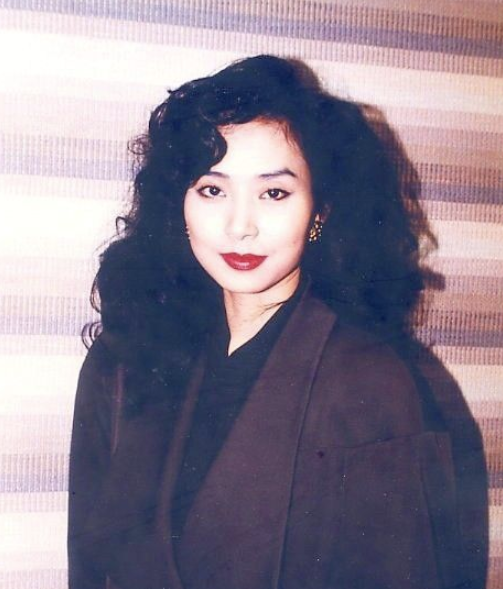 回顾邝美云:当红时嫁吕良伟,被感情所伤后从商,风光的背后有泪水