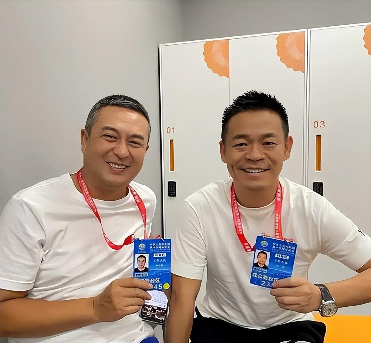 回顾孙浩26岁上春晚走红得罪杨坤20年不说话55岁今未婚没孩子