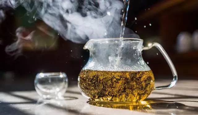 "水垢,茶垢"要怎样清洁?试试这样做,不费力气,污垢自动掉落