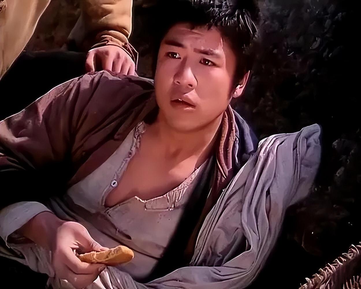 回顾80年代走红的张潮再婚后62岁再做父亲大女儿现在是知名演员