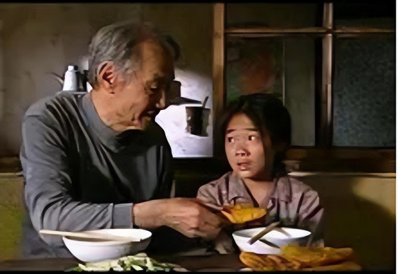 它于2003年在国内上映后,赚足了国人的眼泪,里面感人肺腑的爷孙情