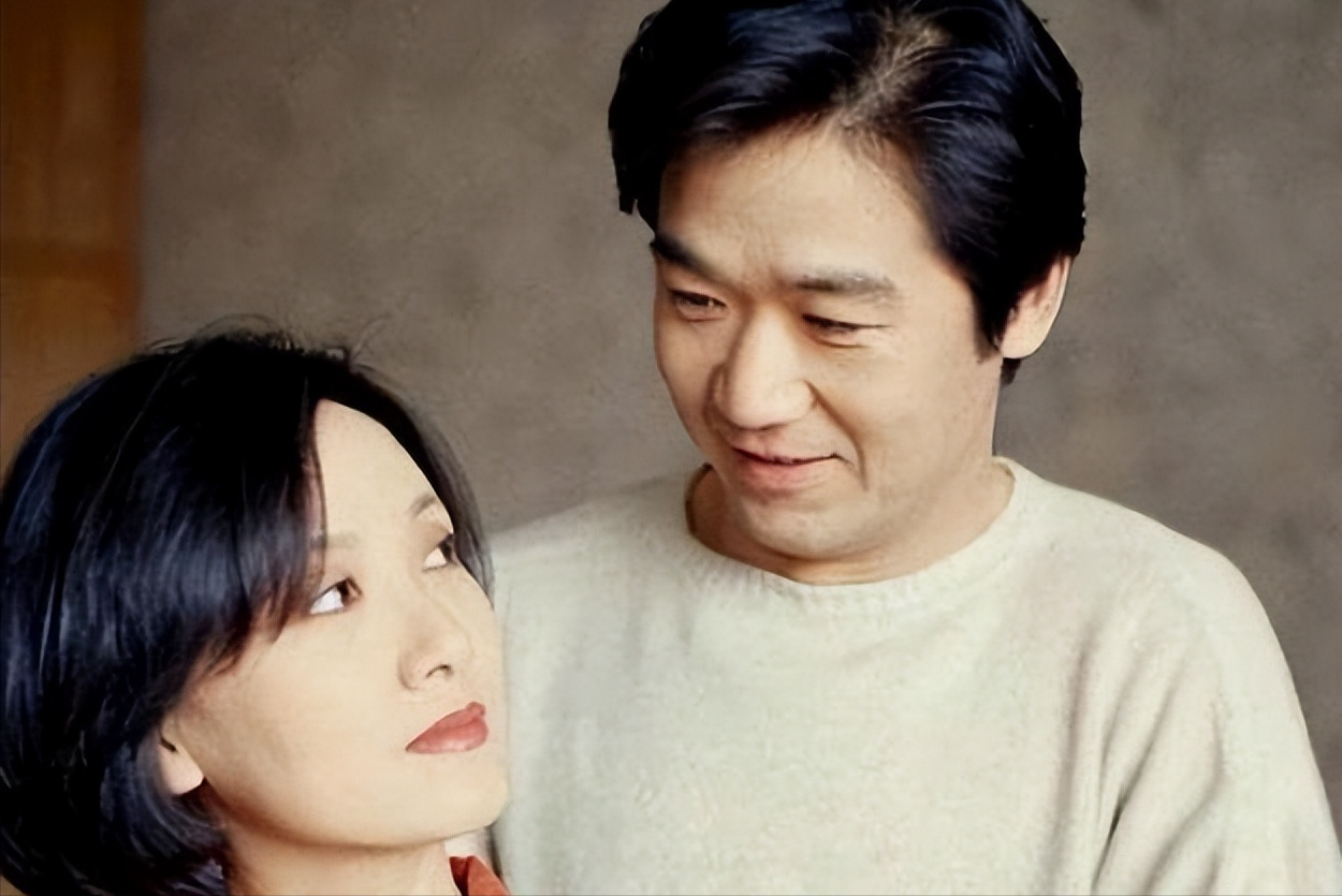 回顾张国立罗秀春离婚35年他再婚有烦恼她至今单身牵挂儿子