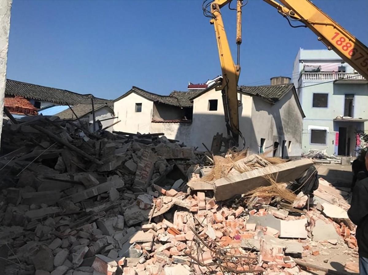 回顾:40岁保姆为拆迁款嫁64岁老头,迁拆发现,房子不在老头名下