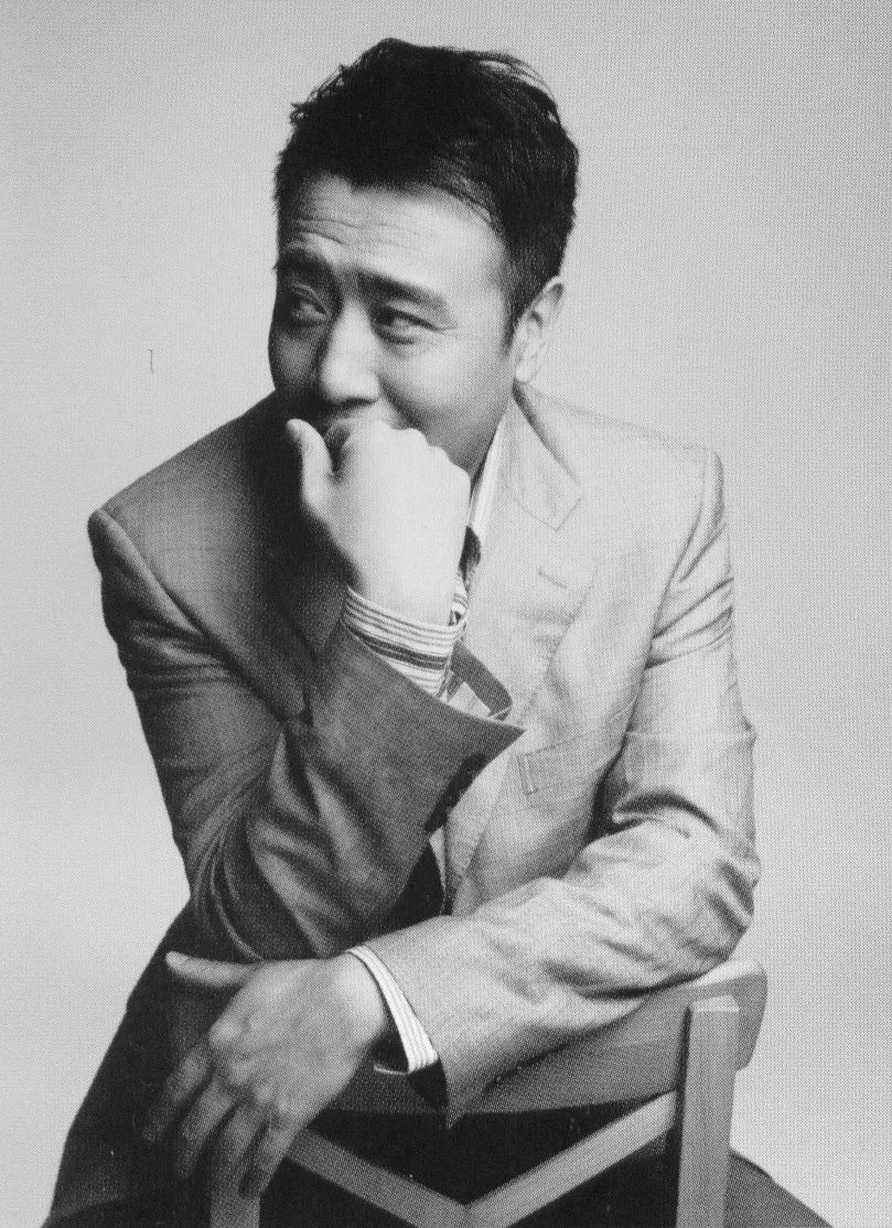 回顾于和伟的人生母亲45岁生他3岁丧父被长24岁大姐喂大