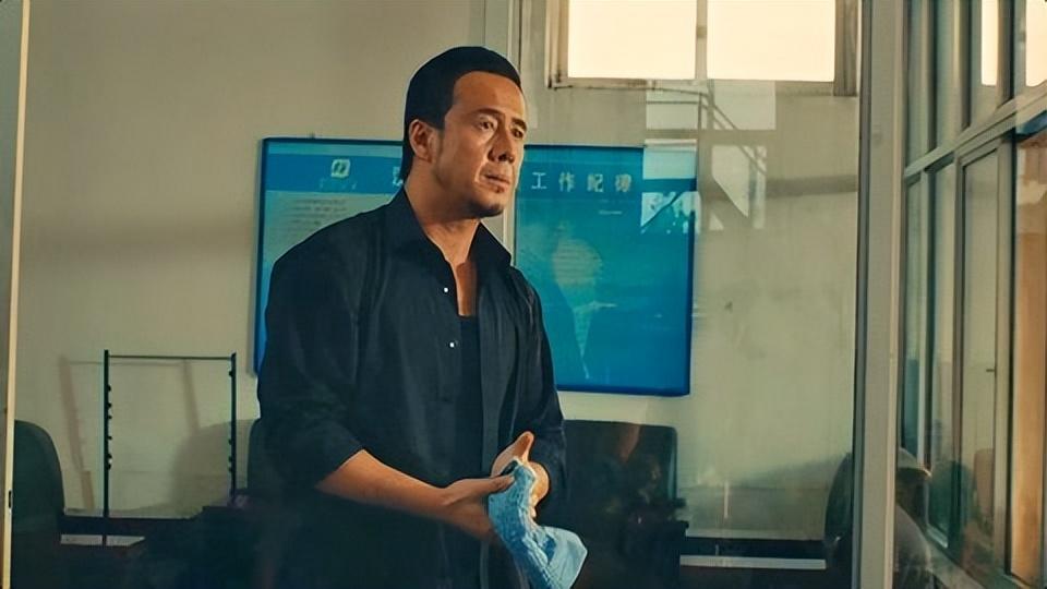 回顾杨坤草根出身成名后绯闻不断终将为自己的狂妄付出代价