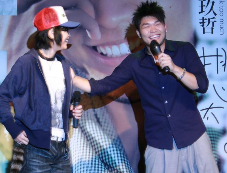 回顾周笔畅三段感情都失败38岁仍未婚喜欢享受独处的时光