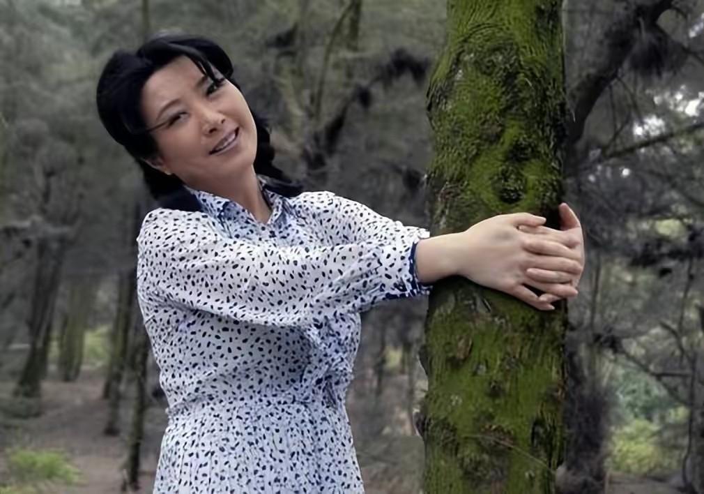 回顾王静长得漂亮演技好为人低调没绯闻60岁婚姻未知