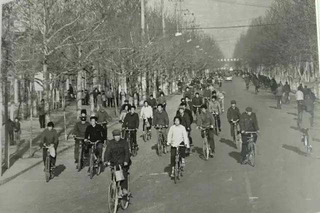 2003年北大学子卖猪肉旁人直言读书无用18年过去结局如何