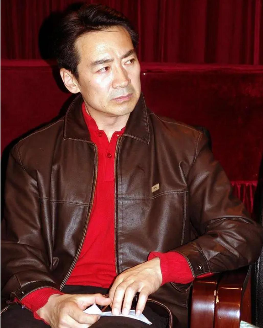 回顾寇振海49岁娶小24岁女星李婷今生今世为爱妻遮风挡雨