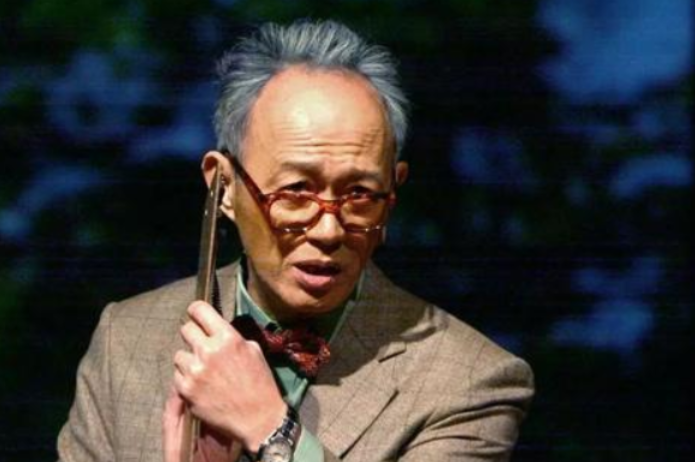 1951年,金士杰出生在台湾一个小村庄,金士杰从小就是一个非常优秀的
