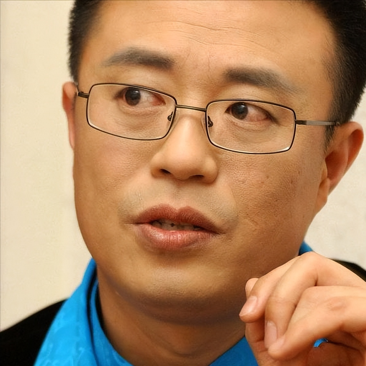 回顾主持白燕升娶瘫痪的残疾妻子婚后生一儿一女如今怎样了