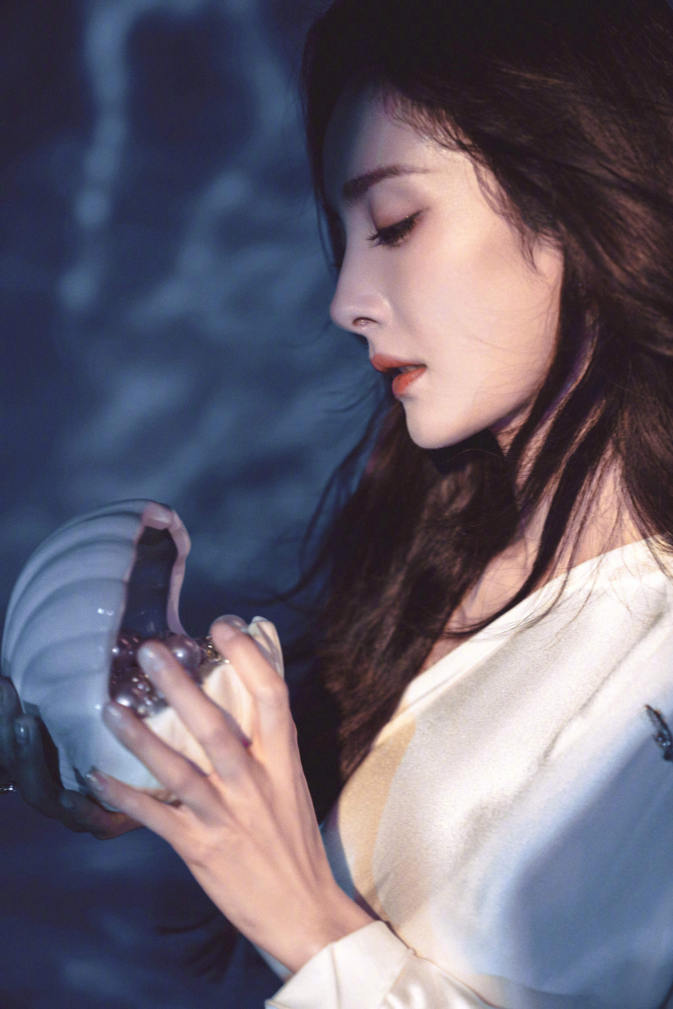 这不仅是一件睡衣,更是杨幂个人魅力的延伸.