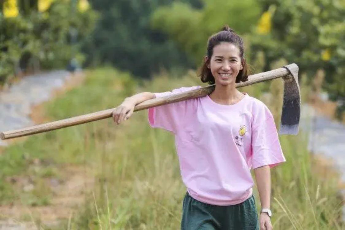 刚出生时,饶胜男瘦瘦小小的,母亲林亚萍希望女儿能健康成长并且不服输