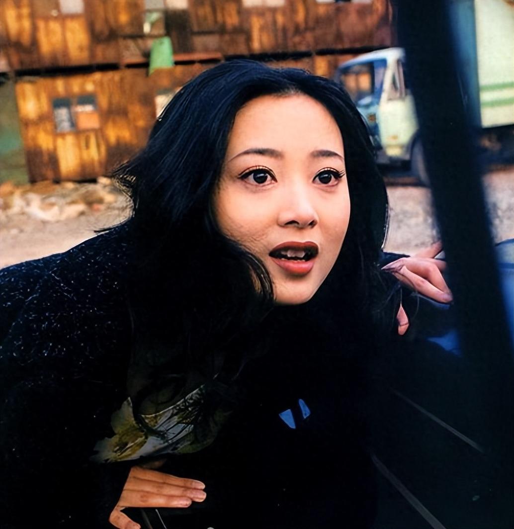 回顾谢润当红时嫁小丈夫生一子为爱息影回归家庭如今怎么样了