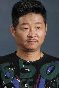 回顾三德子赵亮迎娶小16岁美娇妻后靠养鸡收获亿万身家