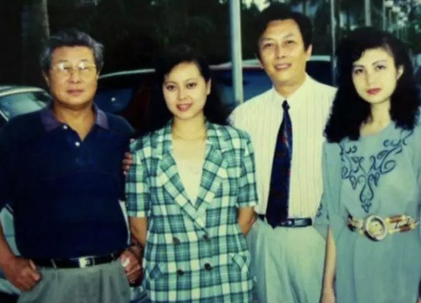 回顾唐国强婚姻前妻35岁除夕夜自杀再娶小12岁妻子相伴至今