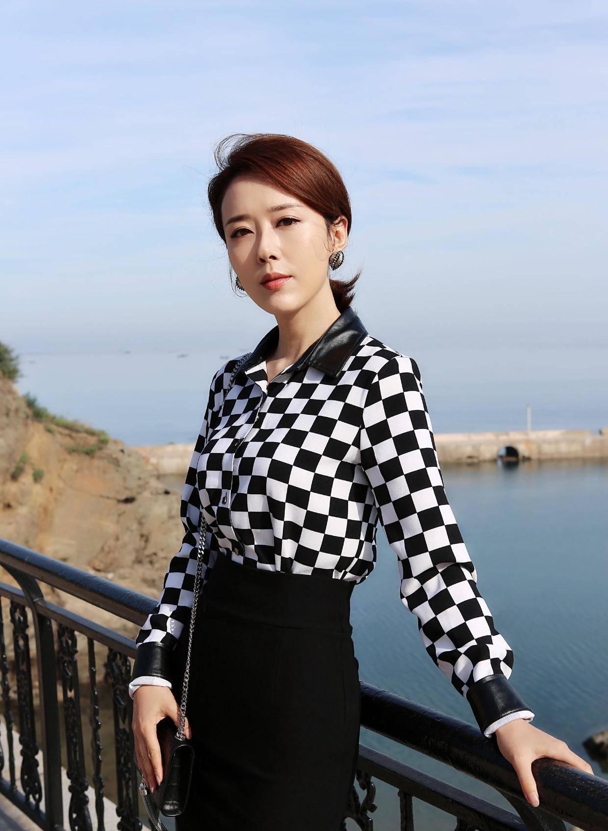 回顾演员颜丹晨我这辈子幸福的事情就是嫁给了小4岁的丈夫