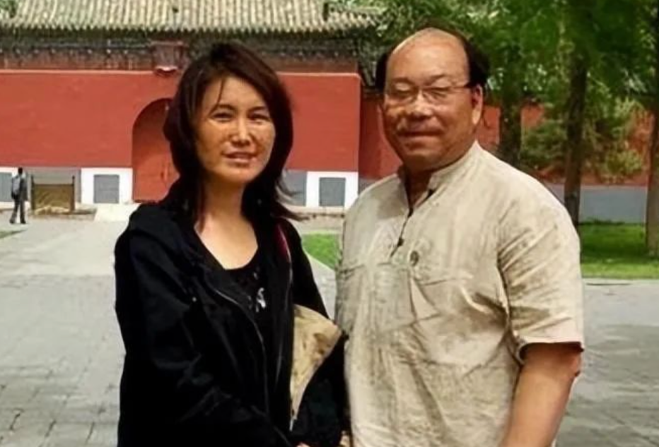 回顾王茜嫁大自己23岁老公丈夫离世后和女儿相依为伴且幸福