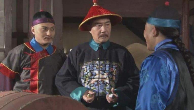 在粮库工作的时间,每次发工资,杜雨露毫不犹豫的将一部分钱,分别发给