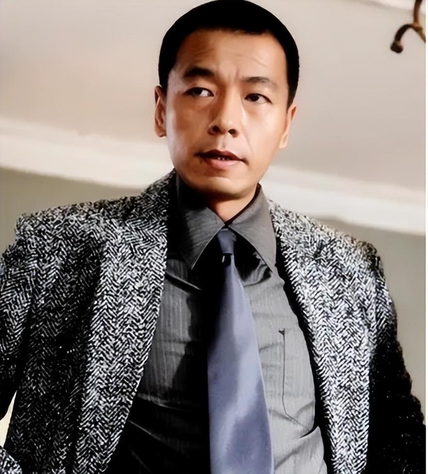 回顾王挺7岁被父亲抛弃20岁为父亲还千万债51岁才娶妻生子