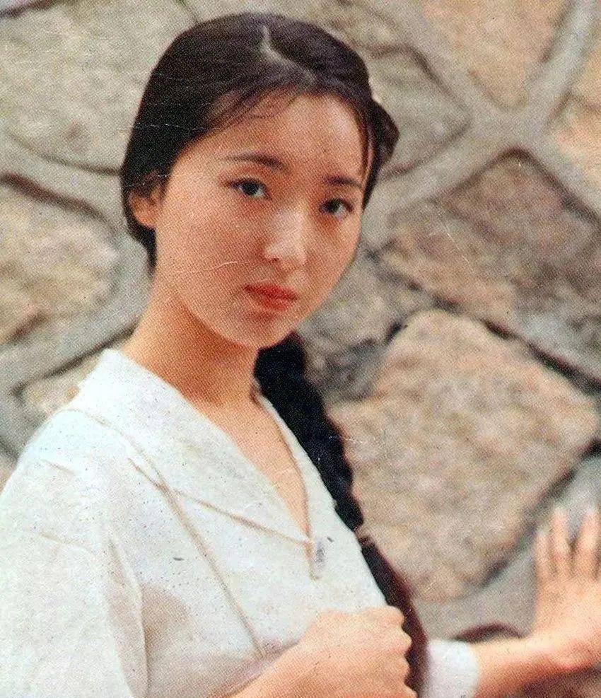 回顾演员陈晓旭去世16年后丈夫还俗再婚如今丈夫过的怎样了