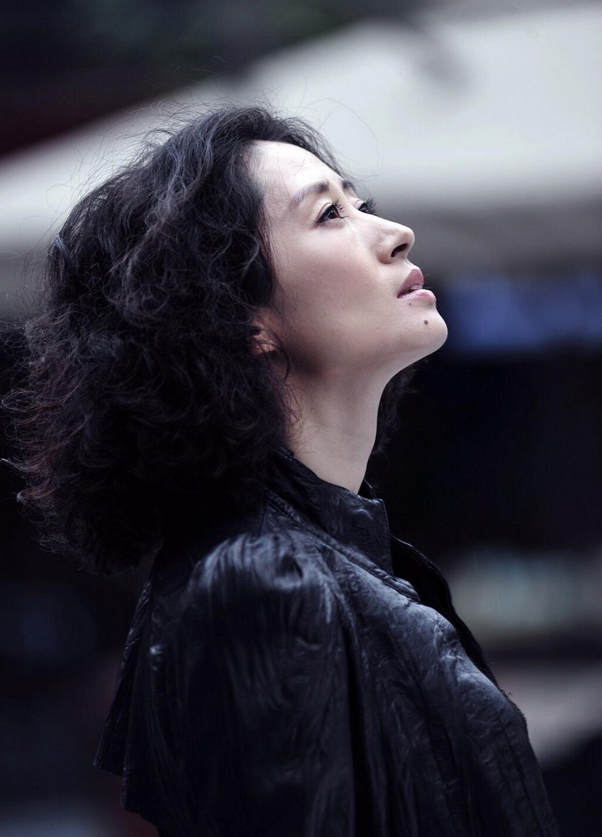 回顾44岁刘敏涛为了婚姻丢掉事业没了收入离婚后怎样了