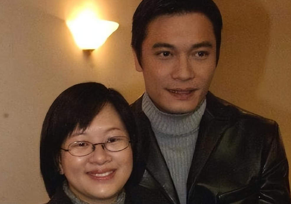 回顾罗嘉良抛弃相爱28年的发妻转身投入苏岩怀抱如今幸福吗