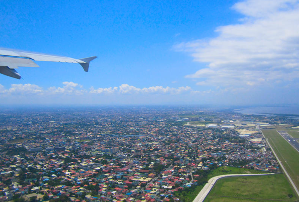 在飞机上,听到两个老外聊中国,坦言中国和美国生活差