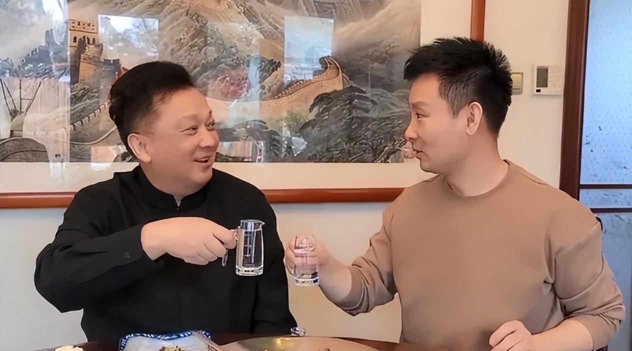 回顾刘和刚成名后把岳父母接到豪宅伺候却让亲生父母去种郊区田