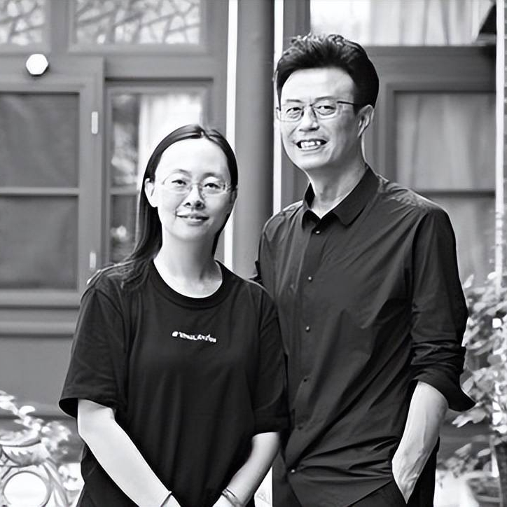 回顾主持白燕升娶瘫痪的残疾妻子婚后生一儿一女如今怎样了